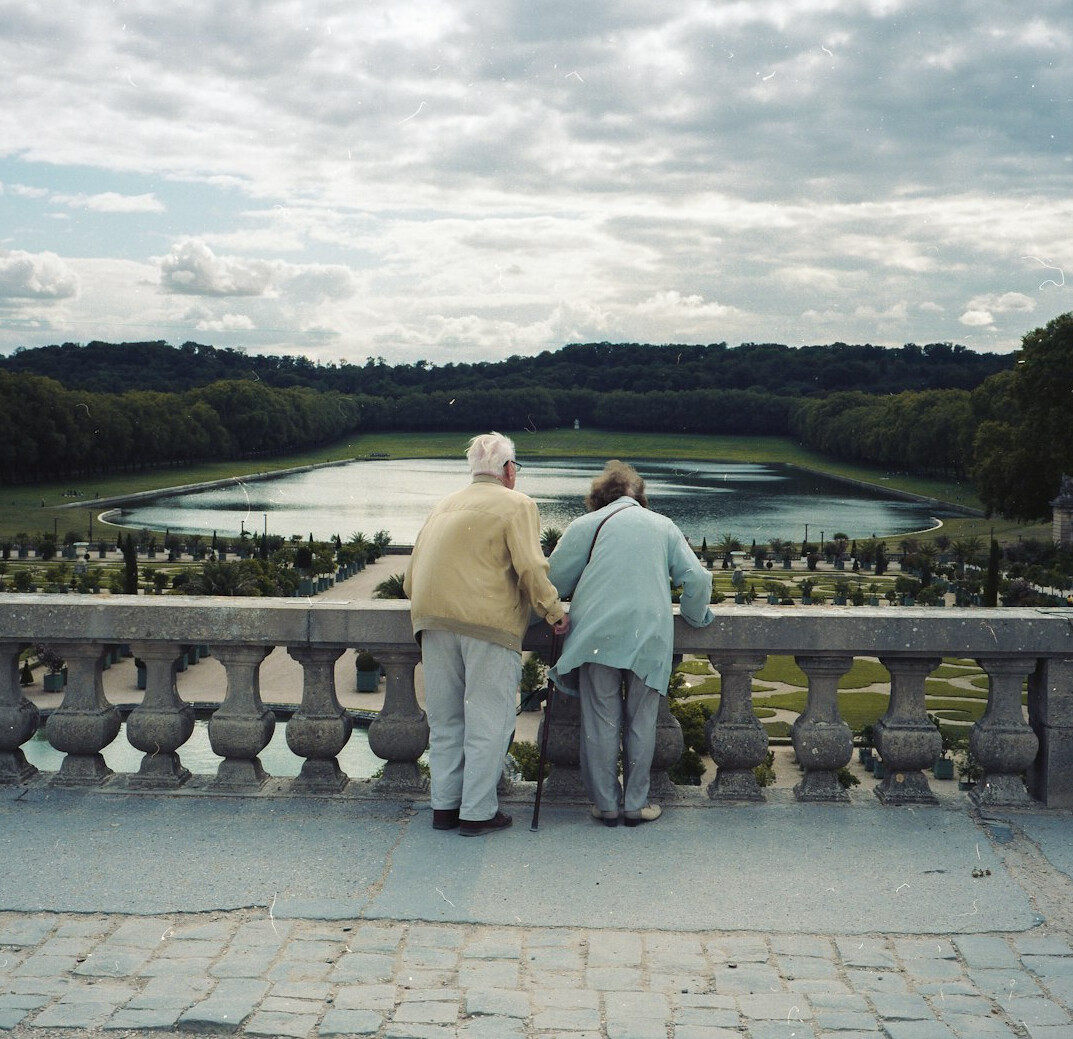 couple traveling in retirement